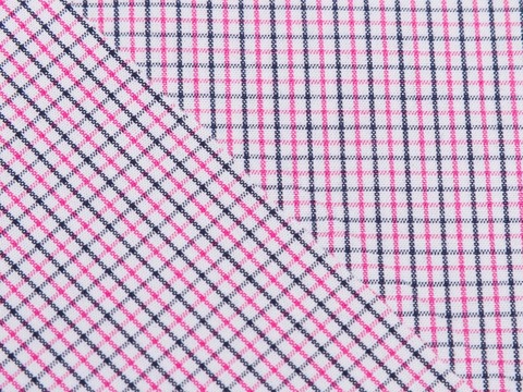 Белая ткань в мелкую розовую и синюю клетку из хлопка