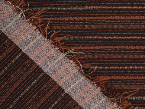 Жатка в узкие коричневые и терракотовые полоски из полиэстера и хлопка