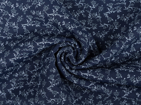 Синяя ткань с белым цветочным принтом хлопок с полиэстером