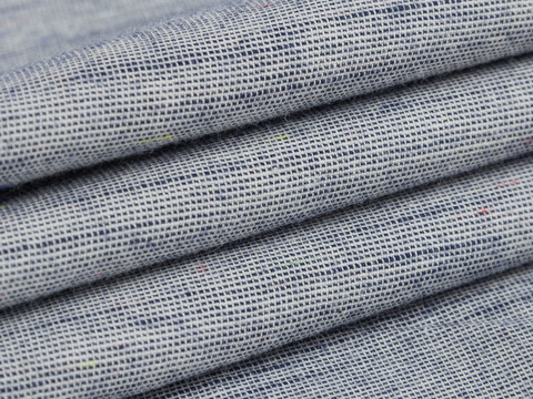 Бело-серая ткань из хлопка и полиэстера