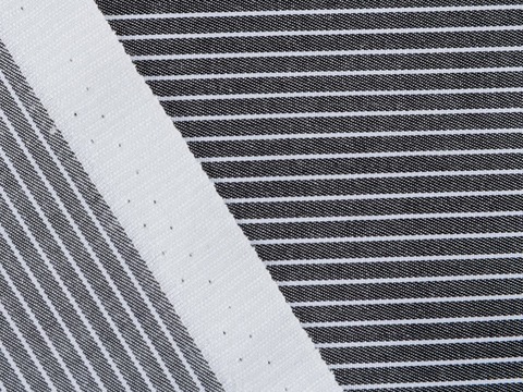 Чёрная саржа в тонкую белую полоску из полиэстера и хлопка