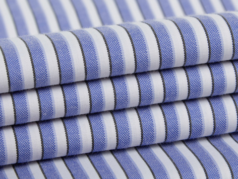 Ткань узкую сине-бело-чёрную полоску из полиэстера и хлопка