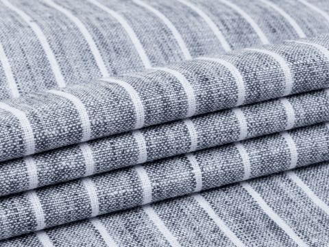 Серая ткань в белую полоску с полиэстером и хлопком