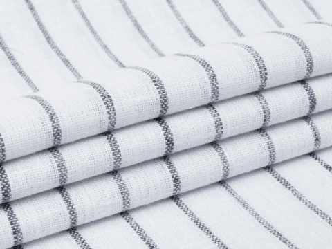 Белая ткань в чёрную полоску из полиэстера и хлопка