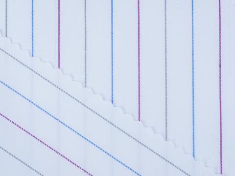 Голубая ткань в серо-сине-фиолетовую тонкую полоску из полиэстера и хлопка