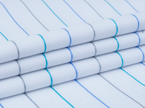 Голубая ткань в серо-сине-бирюзовую тонкую полоску из полиэстера и хлопка