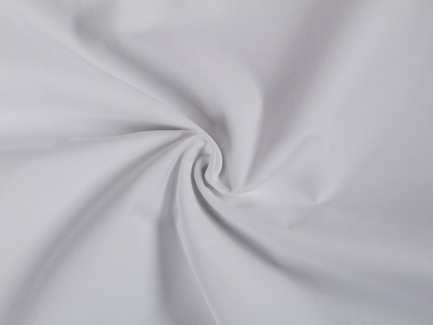 Однотонный белый поплин из хлопка и полиэстера
