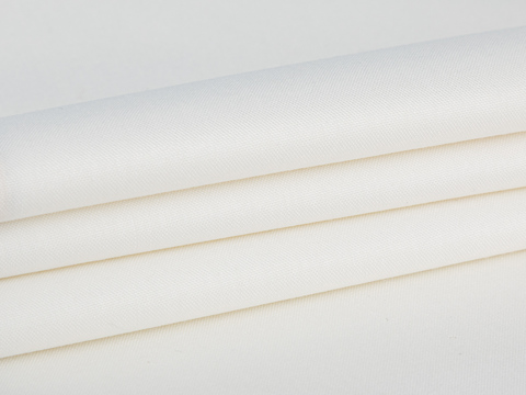 Однотонная ткань молочного цвета из полиэстера и вискозы