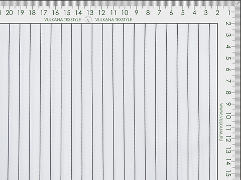 Белая ткань в узкую чёрную полоску из полиэстера