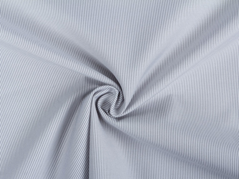 Ткань в тонкую бело-серую полоску из полиэстера и хлопка