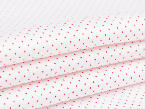 Белая хлопковая ткань в мелкий красный горох
