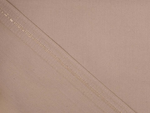 Однотонный поплин оттенка скорлупы кокосового ореха из полиэстера и вискозы