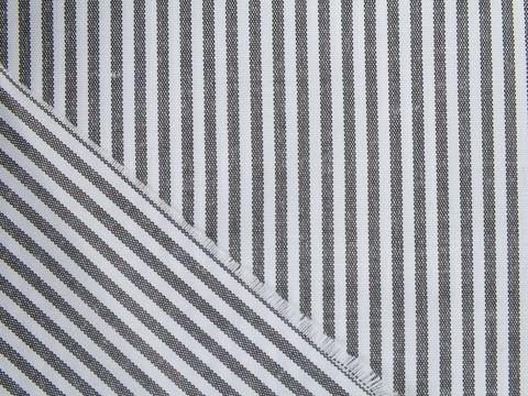 Ткань в узкую чёрно-белую полоску из полиэстера и вискозы