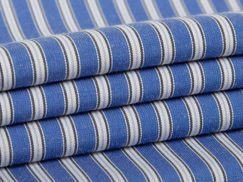 Ткань в узкую бело-чёрно-синюю полоску из полиэстера и хлопка