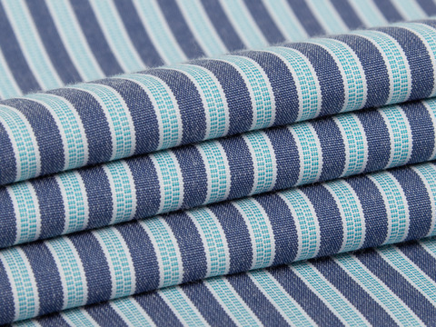 Ткань в узкую бело-сине-нефритовую полоску из полиэстера и хлопка