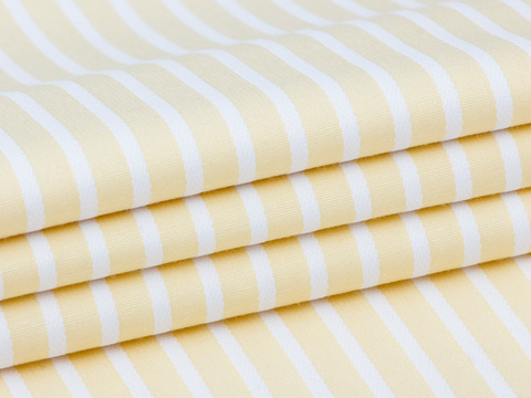 Бледно-жёлтая ткань в белую полоску из полиэстера и хлопка