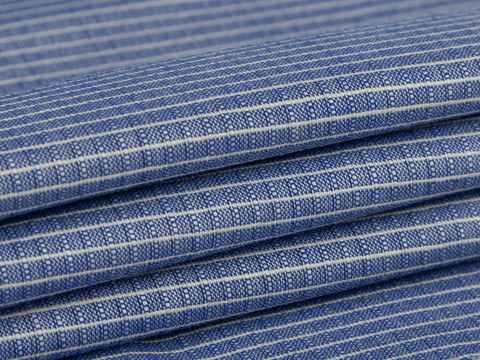 Хлопковая ярко-синяя ткань в белую клетку