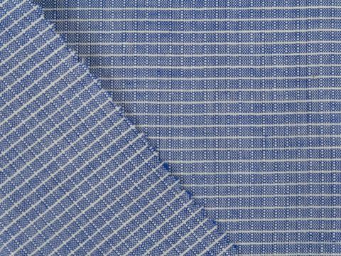 Хлопковая ярко-синяя ткань в белую клетку
