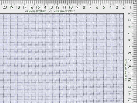 Белая ткань в синюю клетку из хлопка и полиэстера