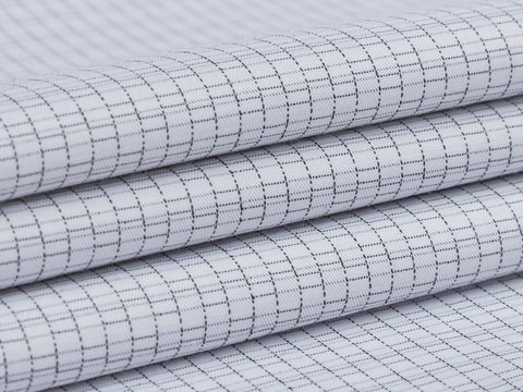 Белая ткань с чёрным клечатым принтом из хлопка и полиэстера