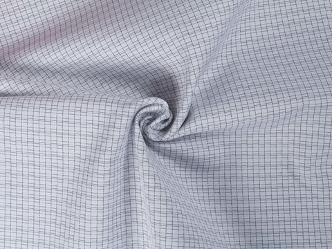 Белая ткань с чёрным клечатым принтом из хлопка и полиэстера