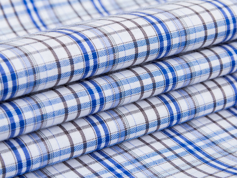 Белая ткань в мелкую сине-серую клетку из полиэстера и хлопка