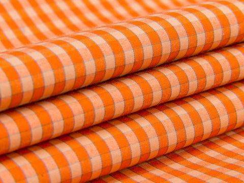 Ткань в мелкую оранжевую клетку из полиэстера и хлопка
