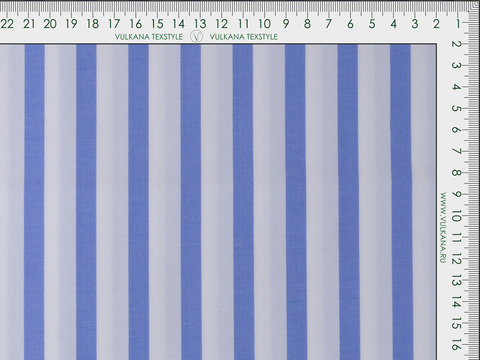 Ткань в бело-голубую полоску из полиэстера и хлопка