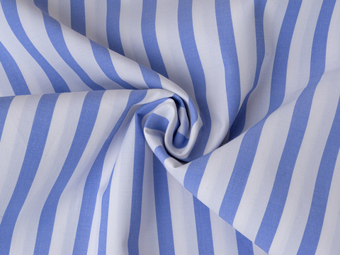 Ткань в бело-голубую полоску из полиэстера и хлопка